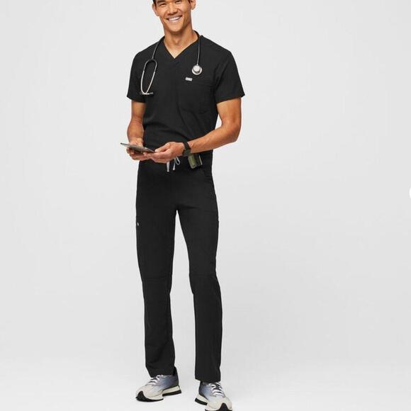 FIGS Men's Axim Cargo Scrub Pants - Black - Size Large - Picture 2 of 8